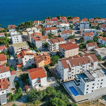 Beautiful In Okrug Gornji With Wifi Apartament Trogir