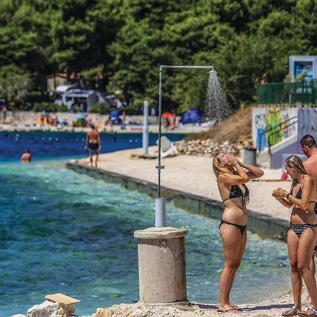 Beautiful In Okrug Gornji With Wifi Apartament